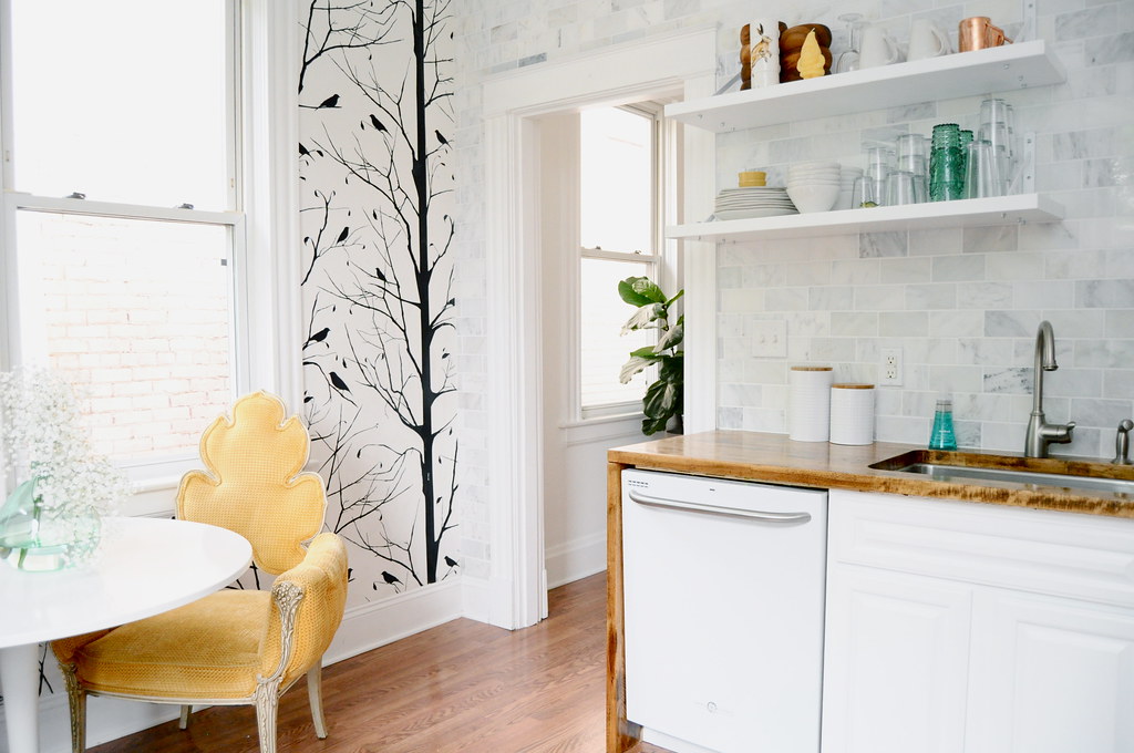 Marble-tiled kitchen splashback